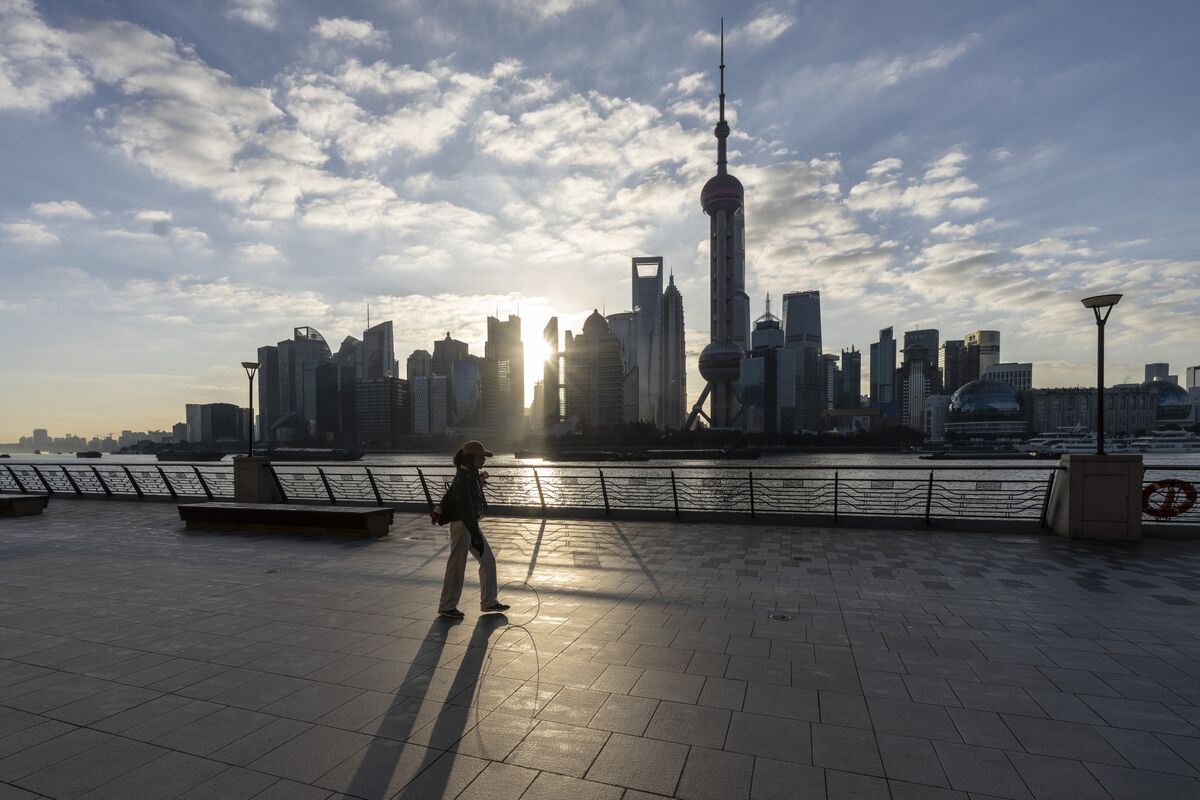 中国の25年新規融資、7年ぶり低水準－資金需要の低迷続く - Bloomberg