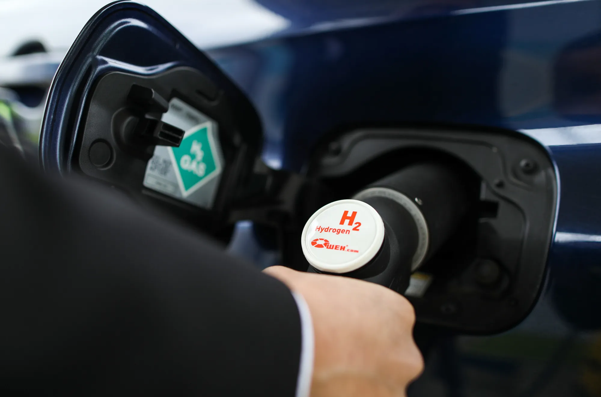 Hydrogen fuel cells have long been lauded for their potential to replace dirtier ways of generating electricity and for portability that could help resolve range-anxiety concerns with battery-powered cars.
