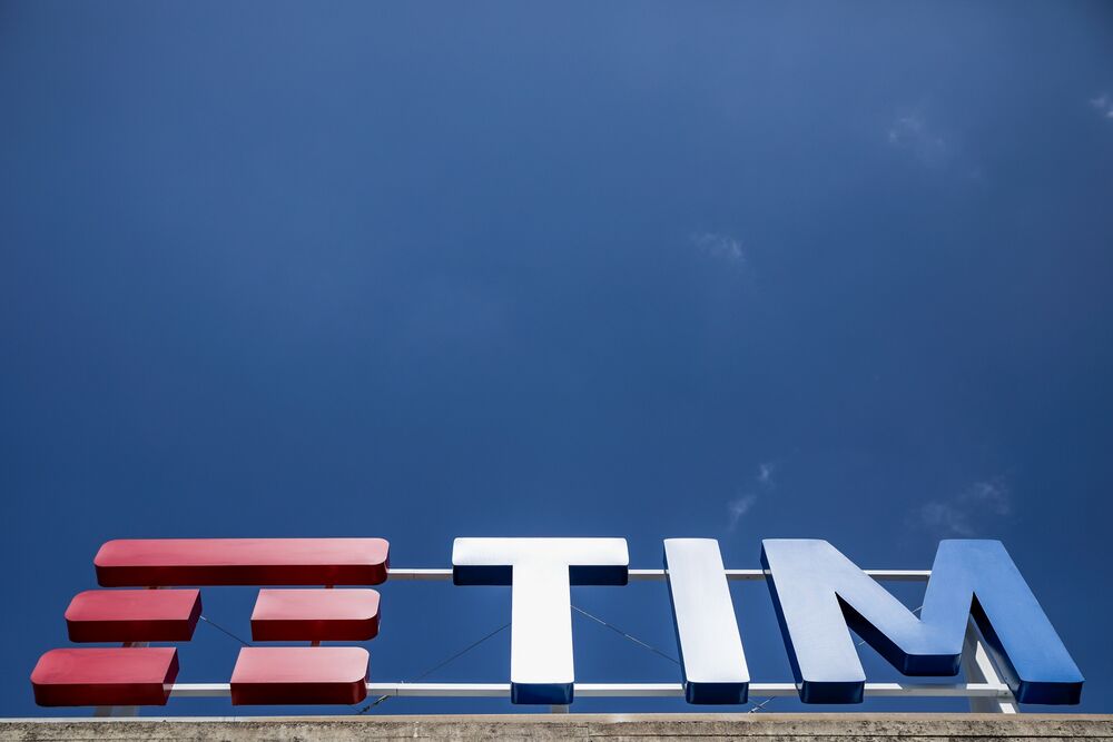 Elliott Plans Vivendi Compromise To End Telecom Italia Feud Bloomberg