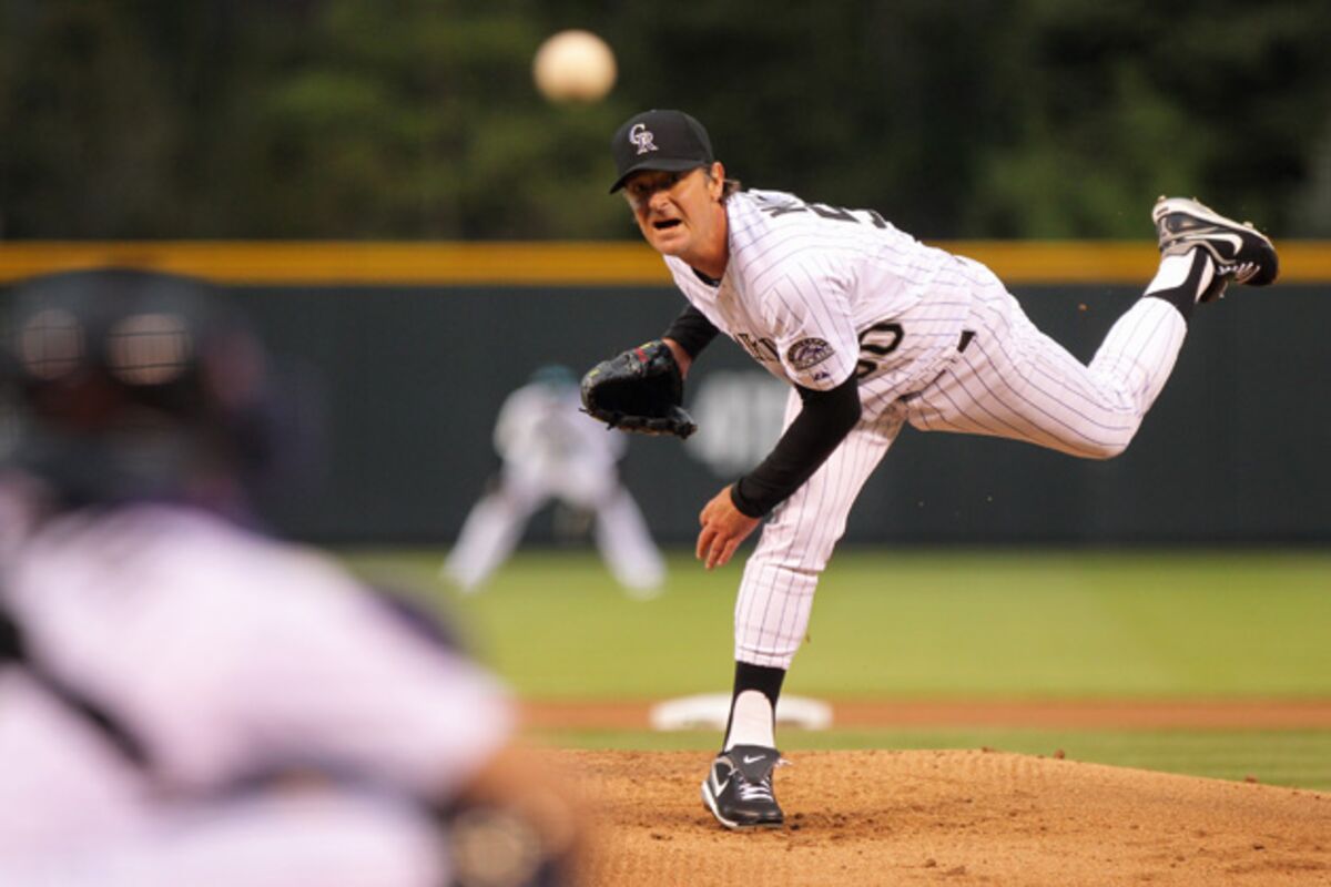 Jamie Moyer throws first pitch, 10/04/2023