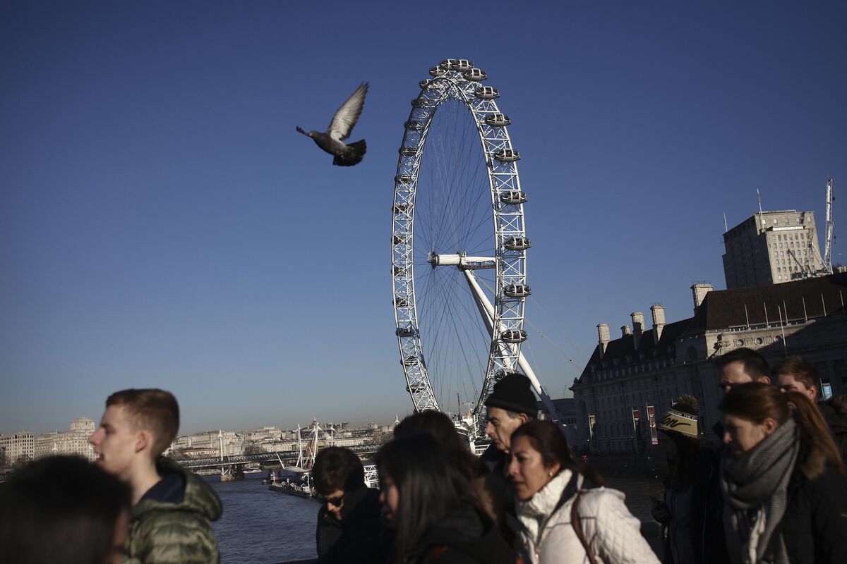 Merlin Entertainments  London Eye turns Green for 'Green Friday