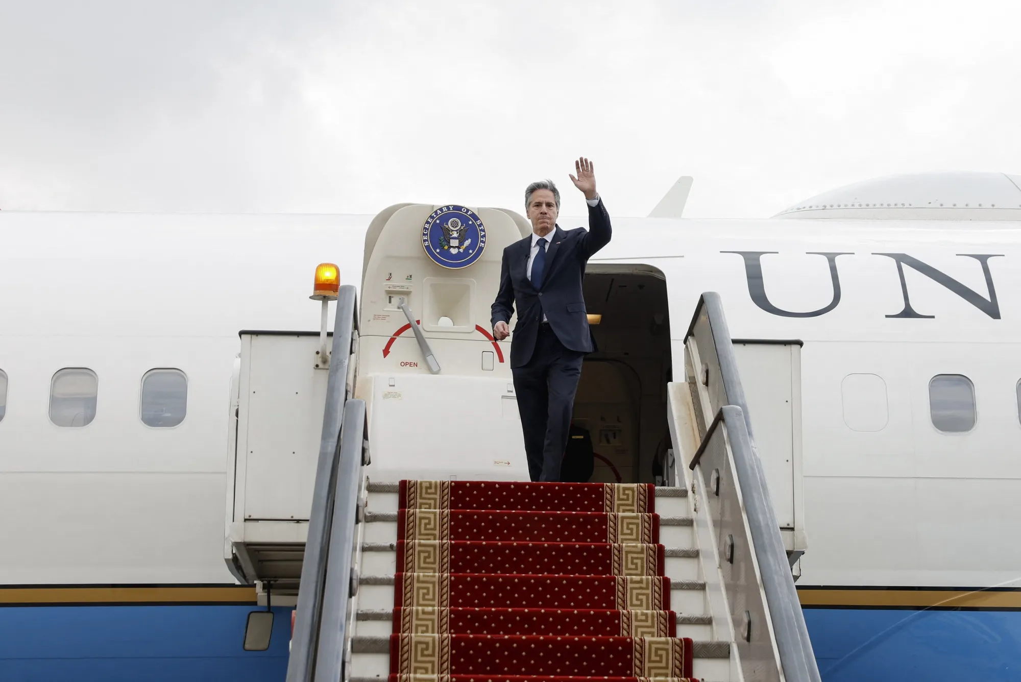 Antony Blinken waves as he boards a US government plane in Cairo on Jan. 11.