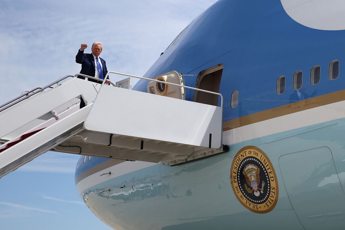 🟪"Trump e il volo presidenziale: un Boeing 747 dal Qatar come alternativa a Air Force One"