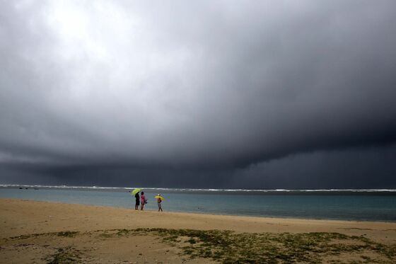 Hawaii Declares Emergency as ‘Kona Low’ Storm Brings Flooding
