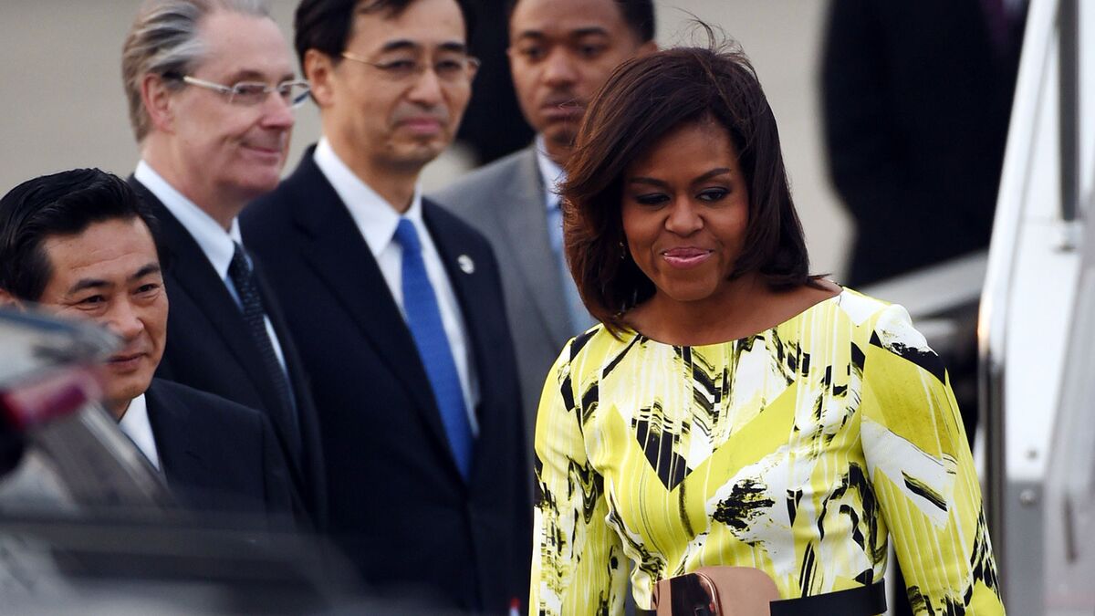 Photos: Michelle Obama Visits Japan, Cambodia - Bloomberg