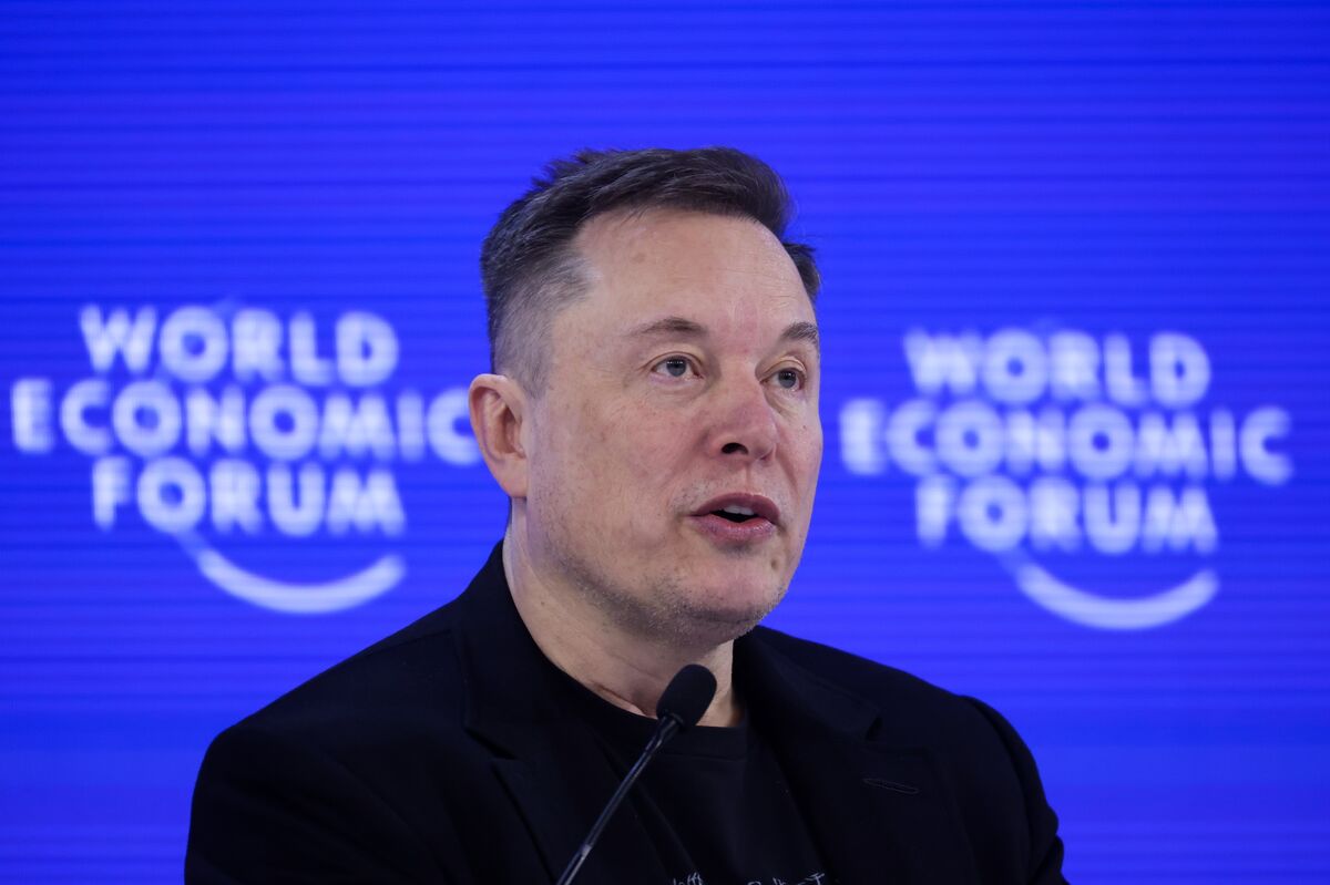 Elon Musk’s SpaceX Said to Consider Merger With Tesla or xAI