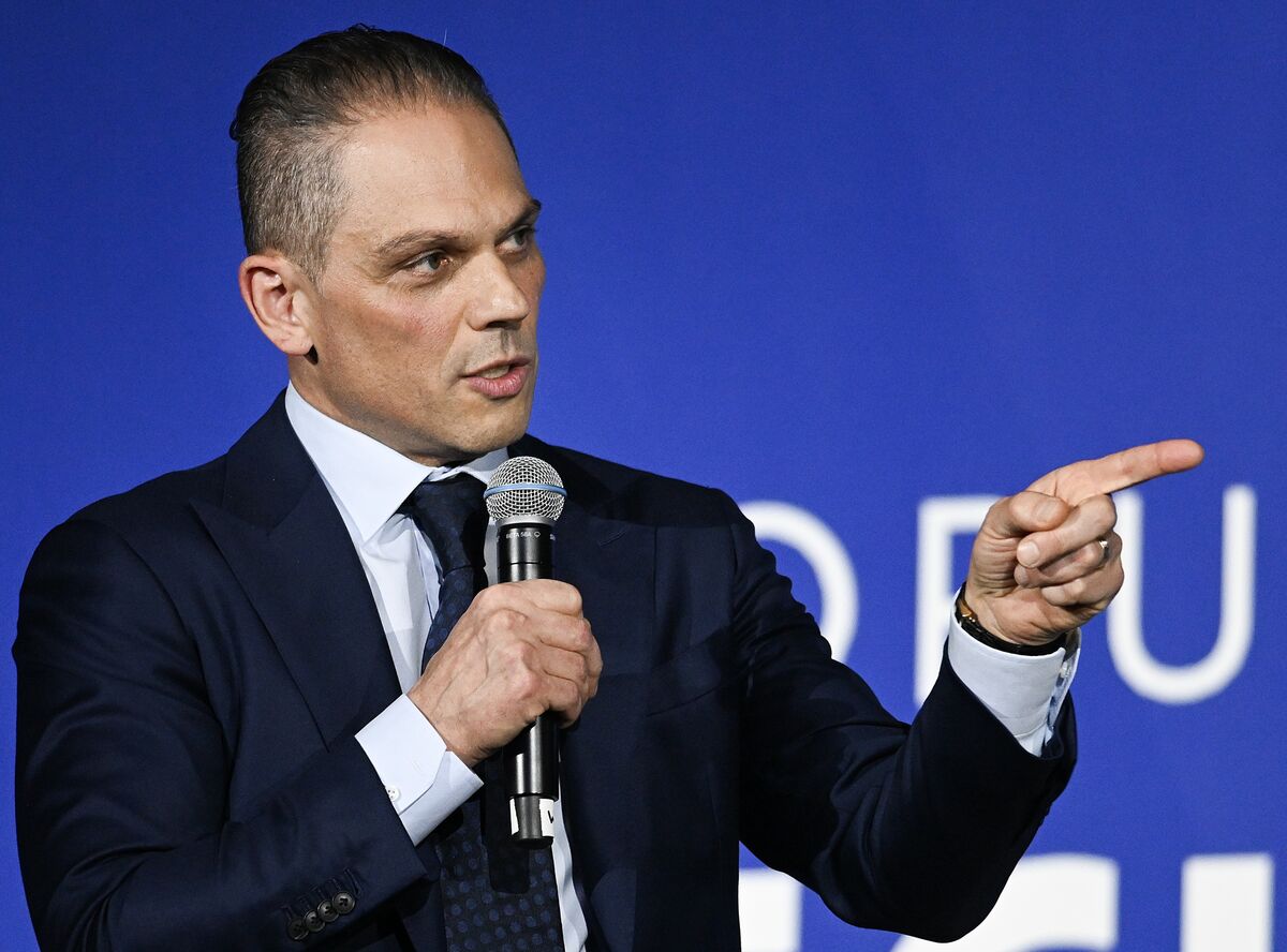‘Wake Up’: Bank CEO Urges Carney to Fight US With Radical Tax Cuts