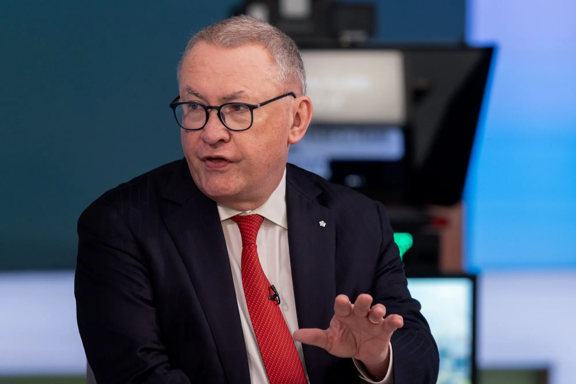 Austin Lally vào ngày 12 tháng 2.