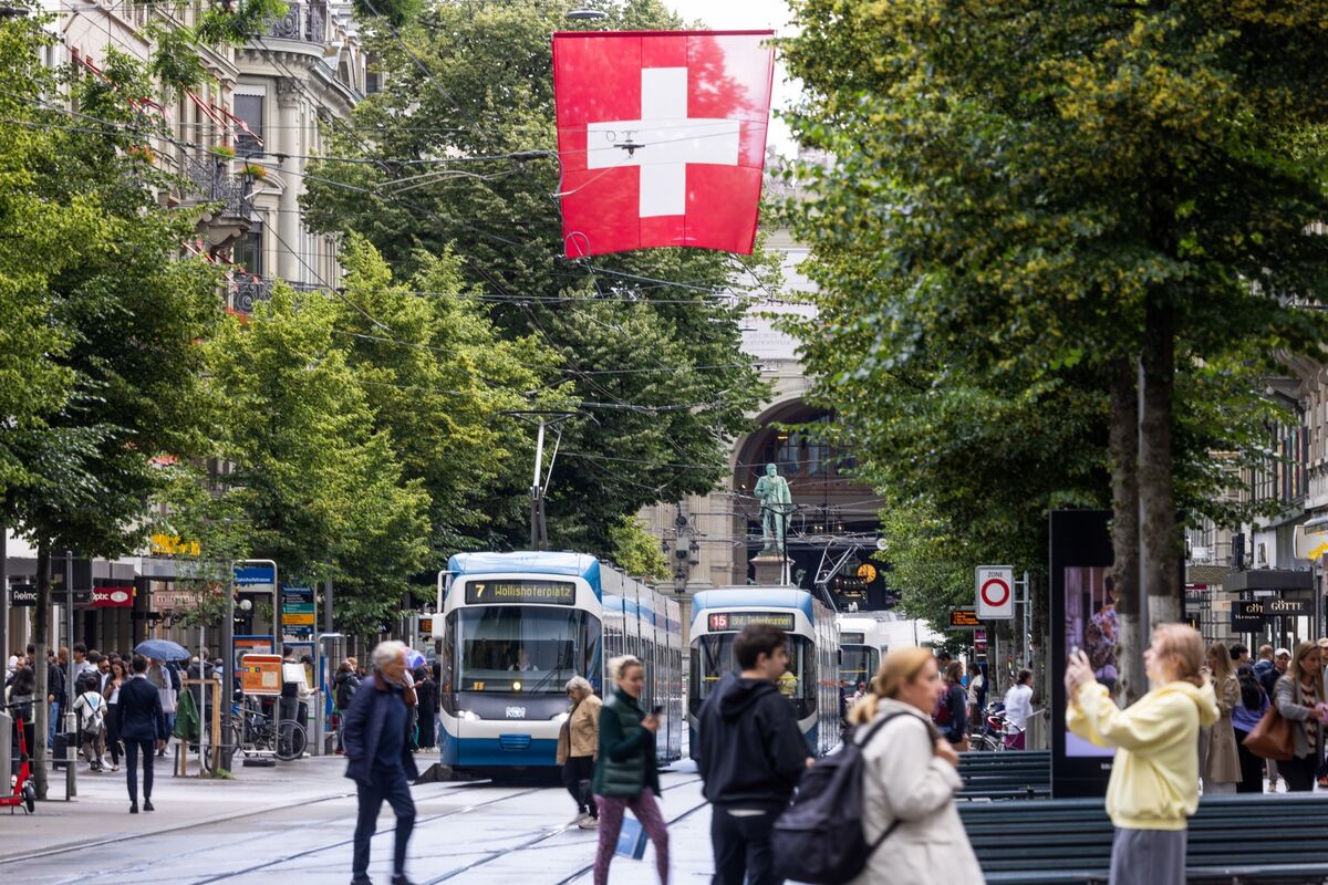 Swiss Voters Are Set to Reject Stricter Neutrality, Poll Shows