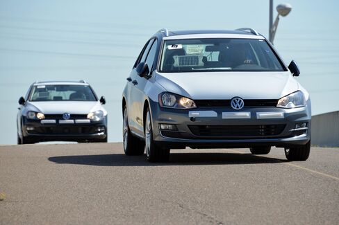 Longshoremen unload Volkswagen AG vehicles at the Port of Jacksonville in Jacksonville, Florida, U.S., on Thursday, June 18, 2015.