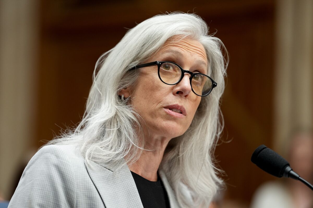 ブルームバーグのニュース記事「米厚生省、モナレズＣＤＣ長官の解任に動く－複数幹部が辞任」の画像