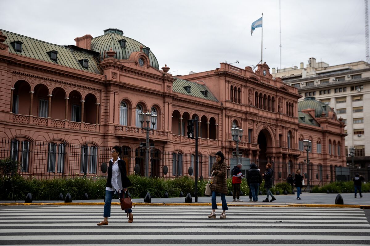 ブルームバーグのニュース記事「アルゼンチンを支援した米国、選挙後のペソ反発でささやかな利益」の画像