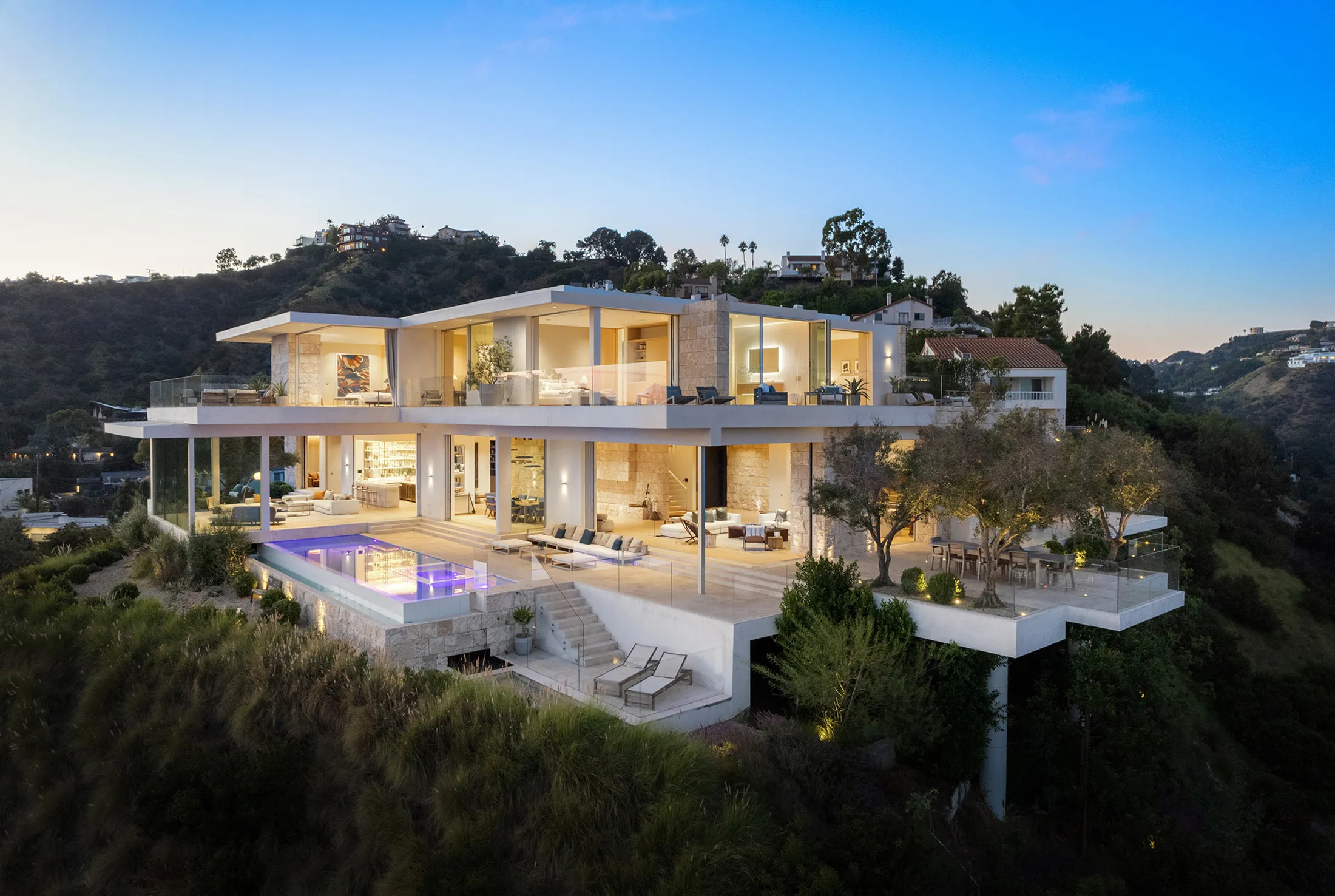 Bel-Air Homeowners Lose Coverage as Fire Threat Hits Wealthy 