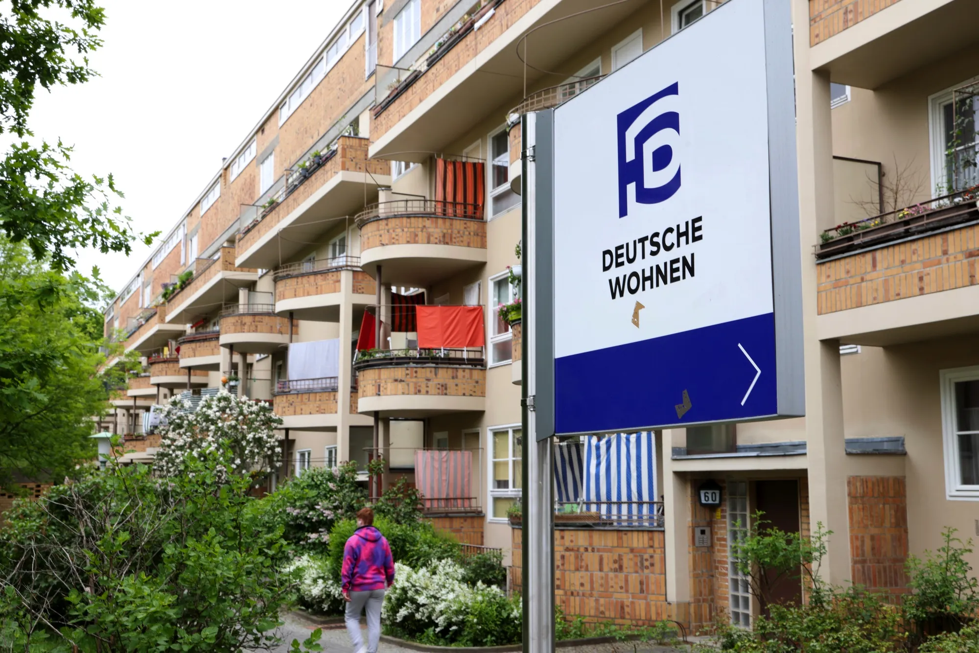 A Deutsche Wohnen SE logo outside the Siemensstadt Settlement modernist residential apartment block, a UNESCO World Heritage site, in Berlin,&nbsp;on&nbsp;May 25.