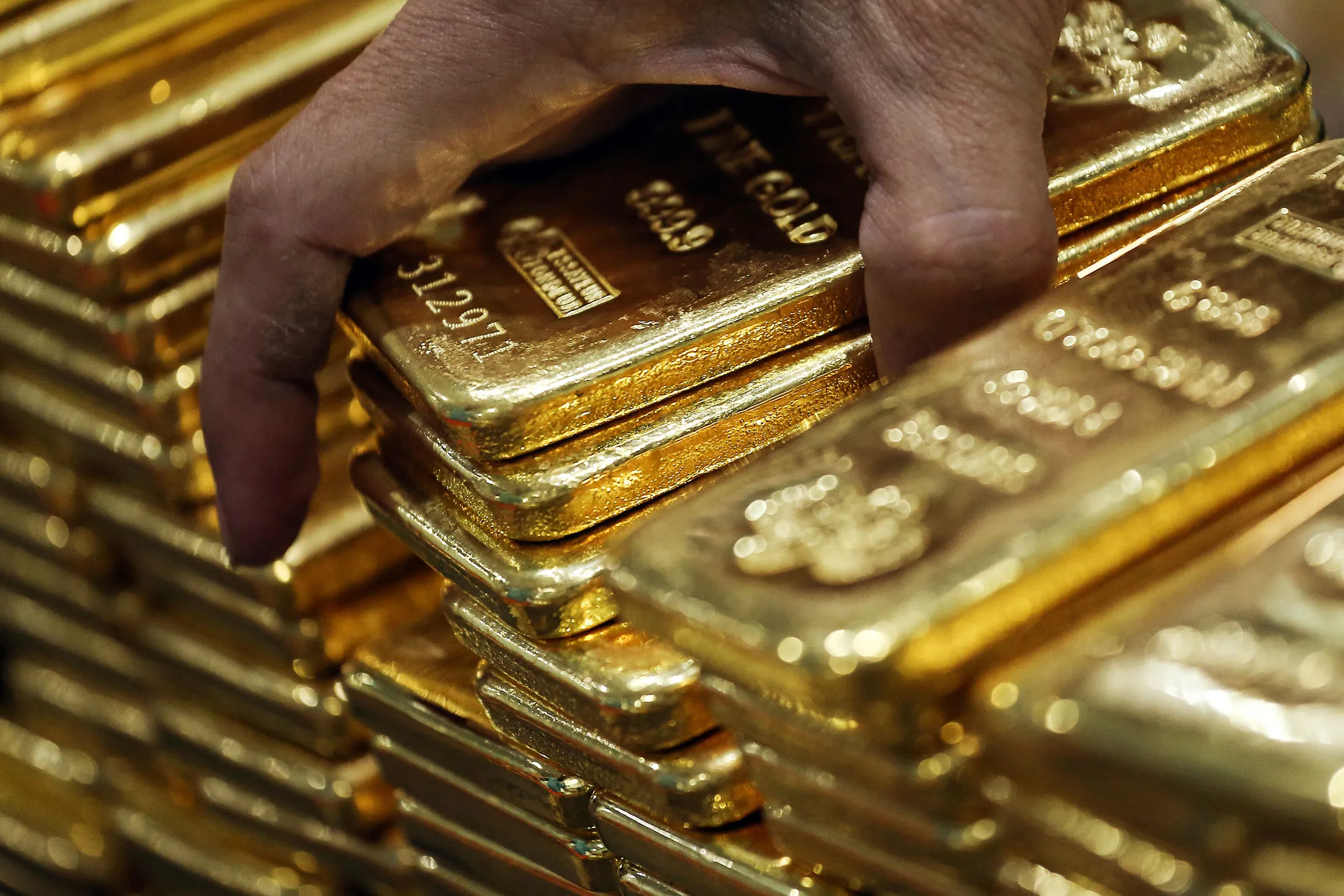 1476425469_GOLD