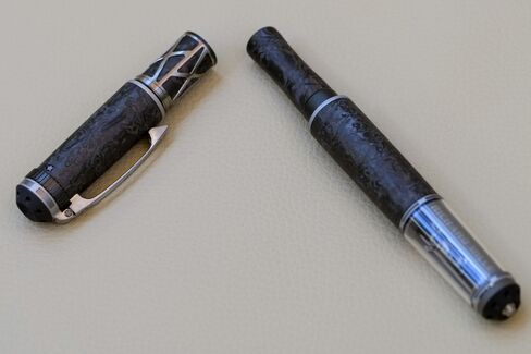 When you first remove the cap, the nib is hidden in the body.