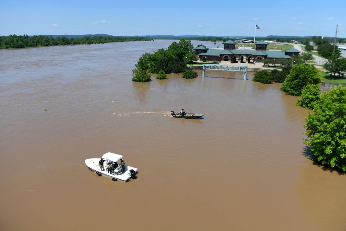 The Latest Officials Say 2nd Arkansas Levee Wasn't Breached Bloomberg