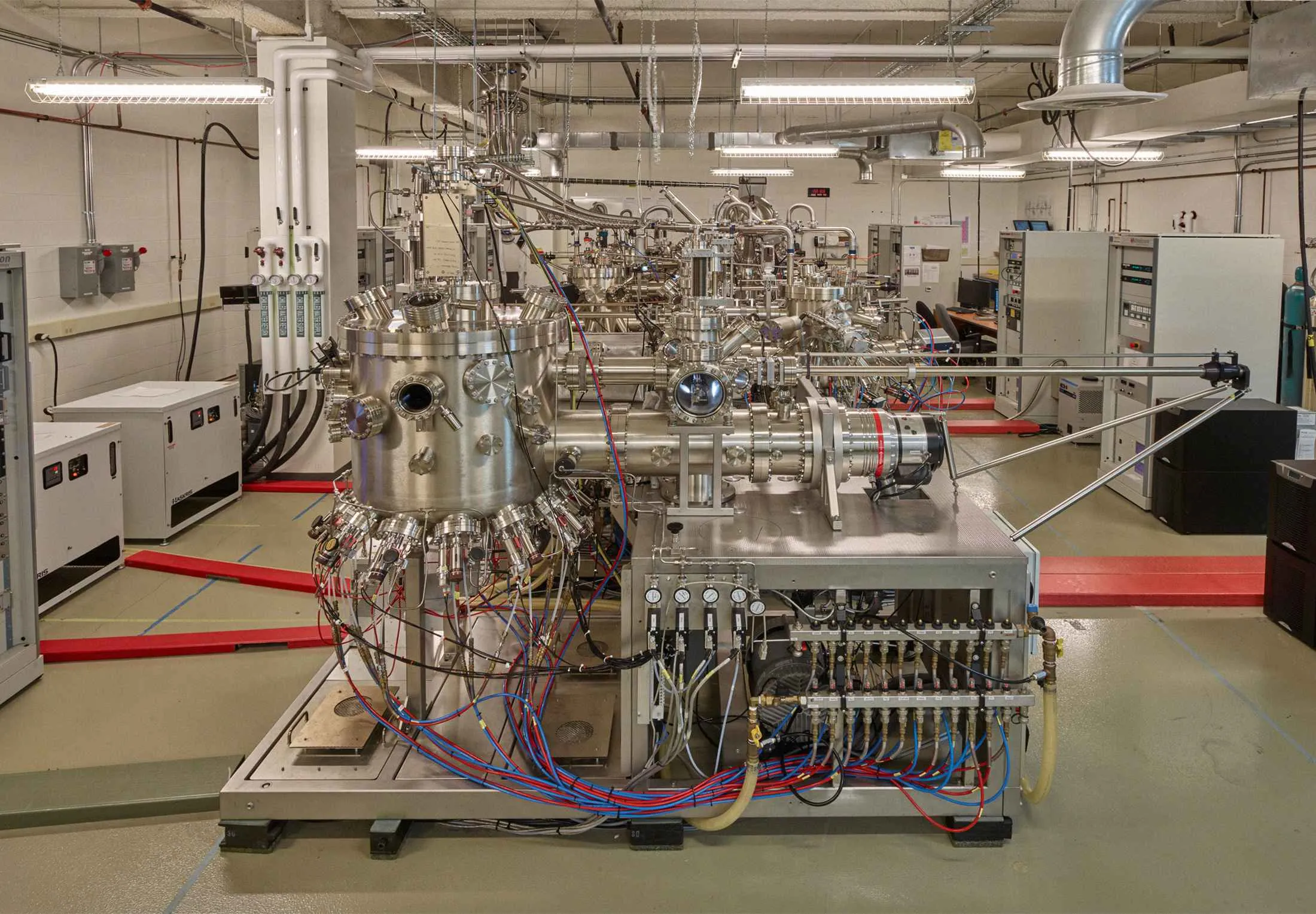 Quantum researchers use this device to test superconducting films on silicon at the atomic level.