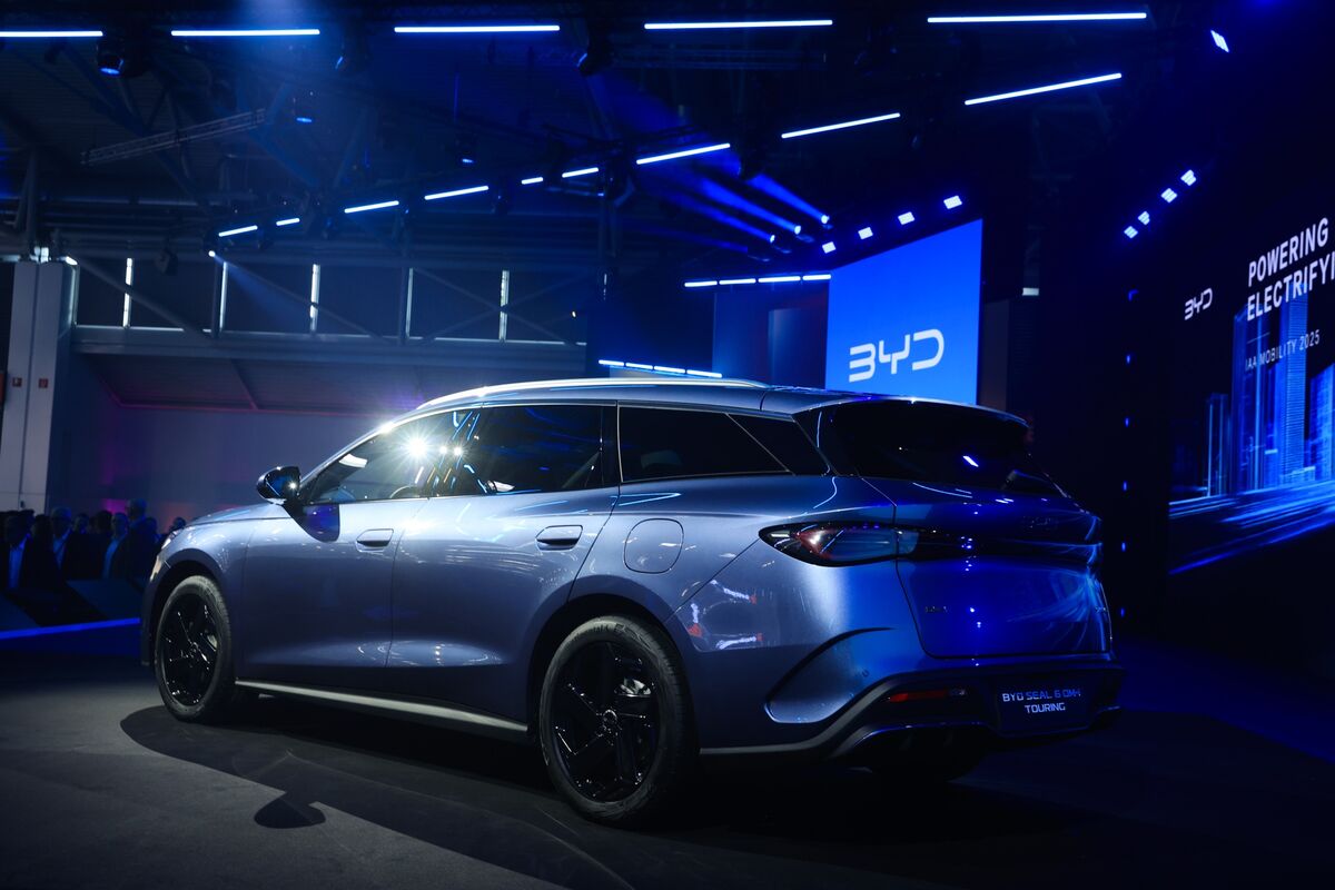 bloomberg.com - Patpicha Tanakasempipat - BYD Leads Record Thai Auto Show Bookings as Fuel Prices Surge