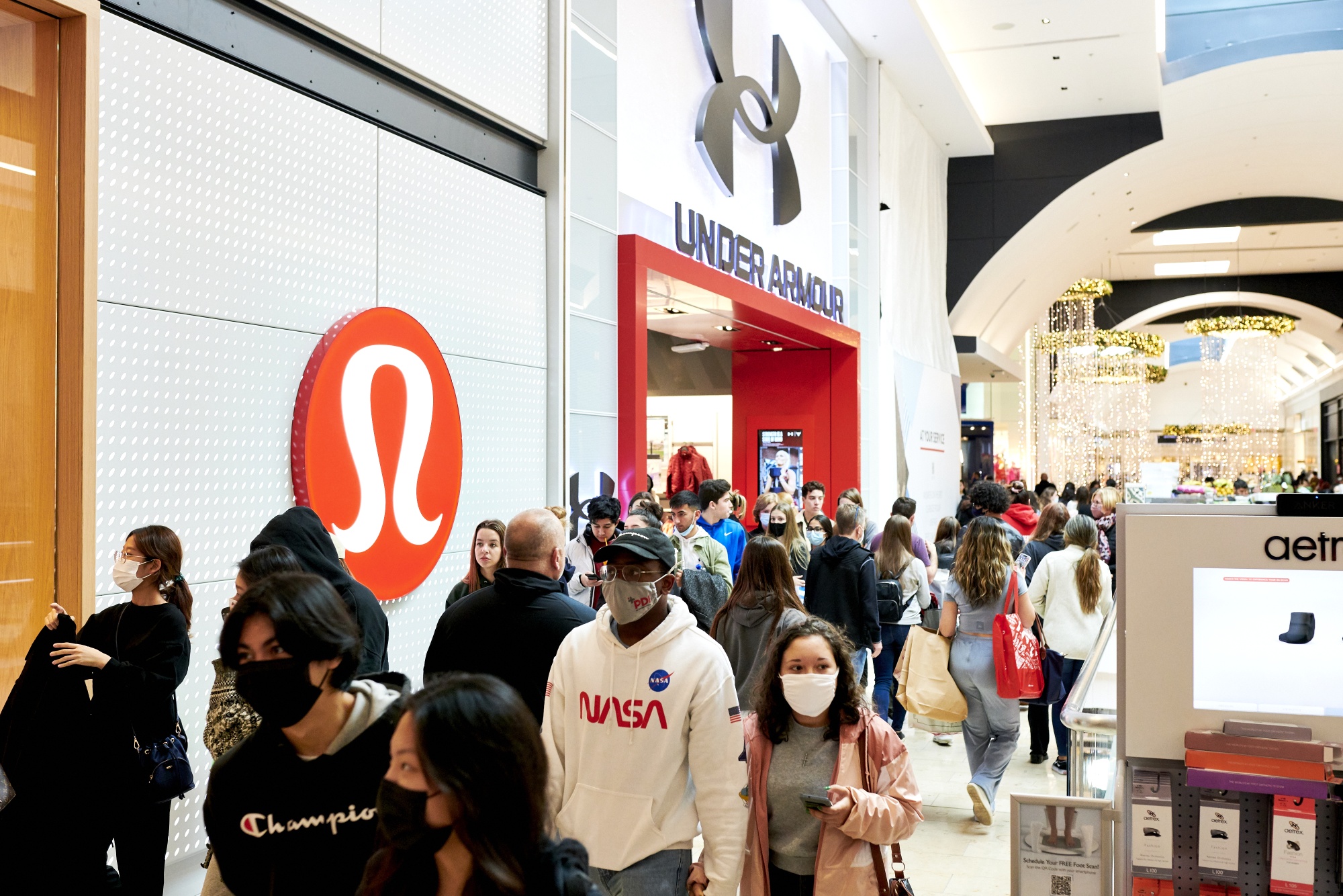 Lululemon (LULU) Aims to Double Sales by 2026 With More Men's Products -  Bloomberg