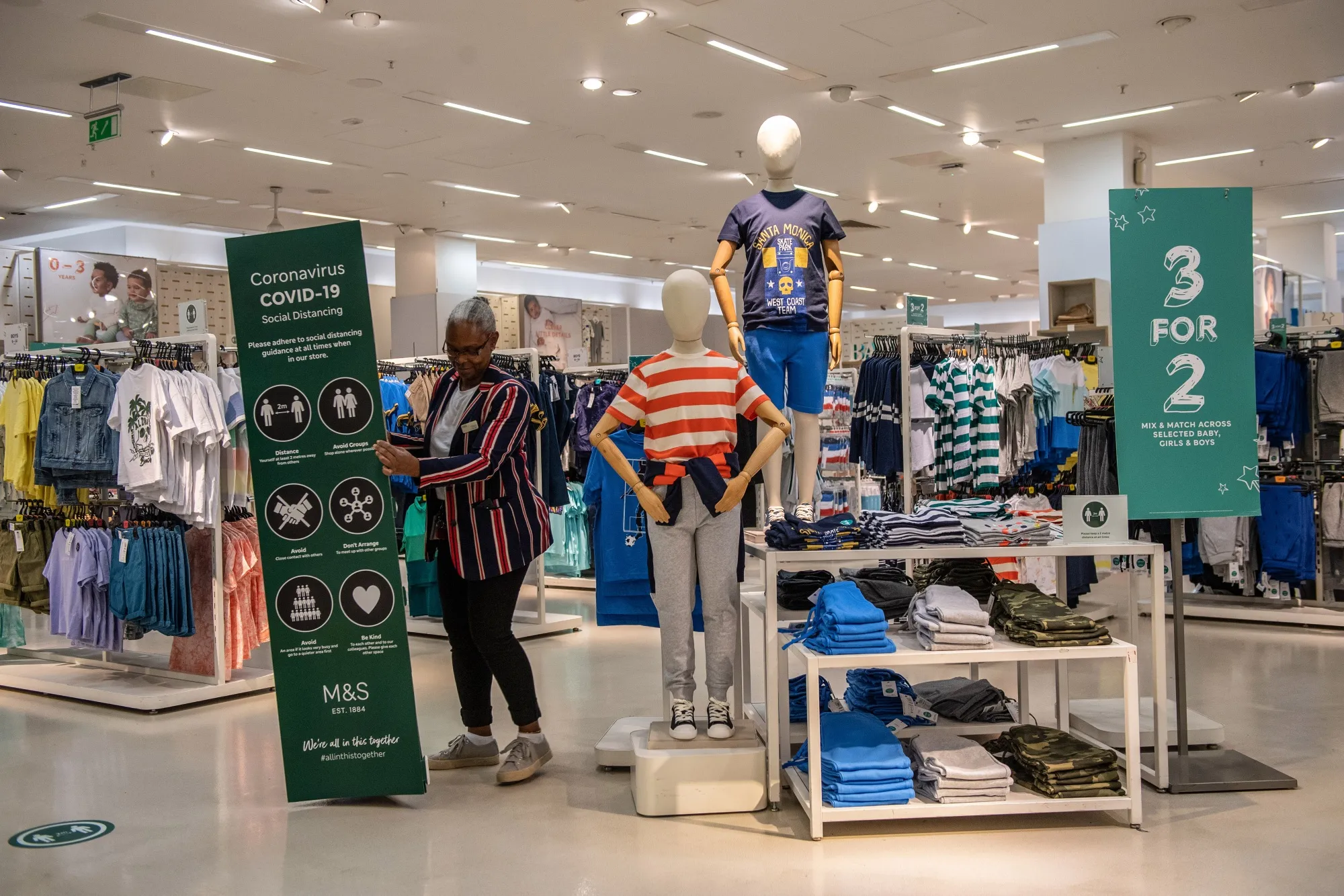 Marks Spencer to Cut 7 000 Jobs as Clothing Arm Suffers Bloomberg