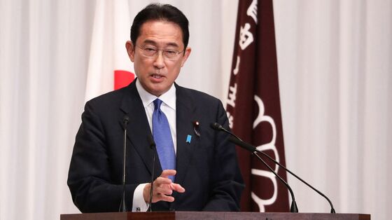 Kishida Secures Japan Premier Job, and Now Must Win Over Voters
