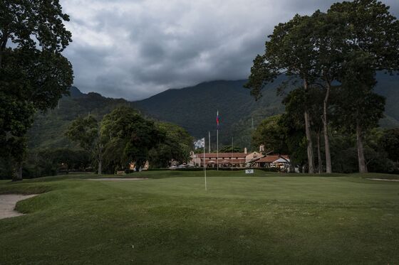 Caracas Country Club: Where the 0.01% Await Socialism’s Collapse