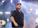 Luke Combs helping a fan who almost owed him $250,000 for selling unauthorized merchandise