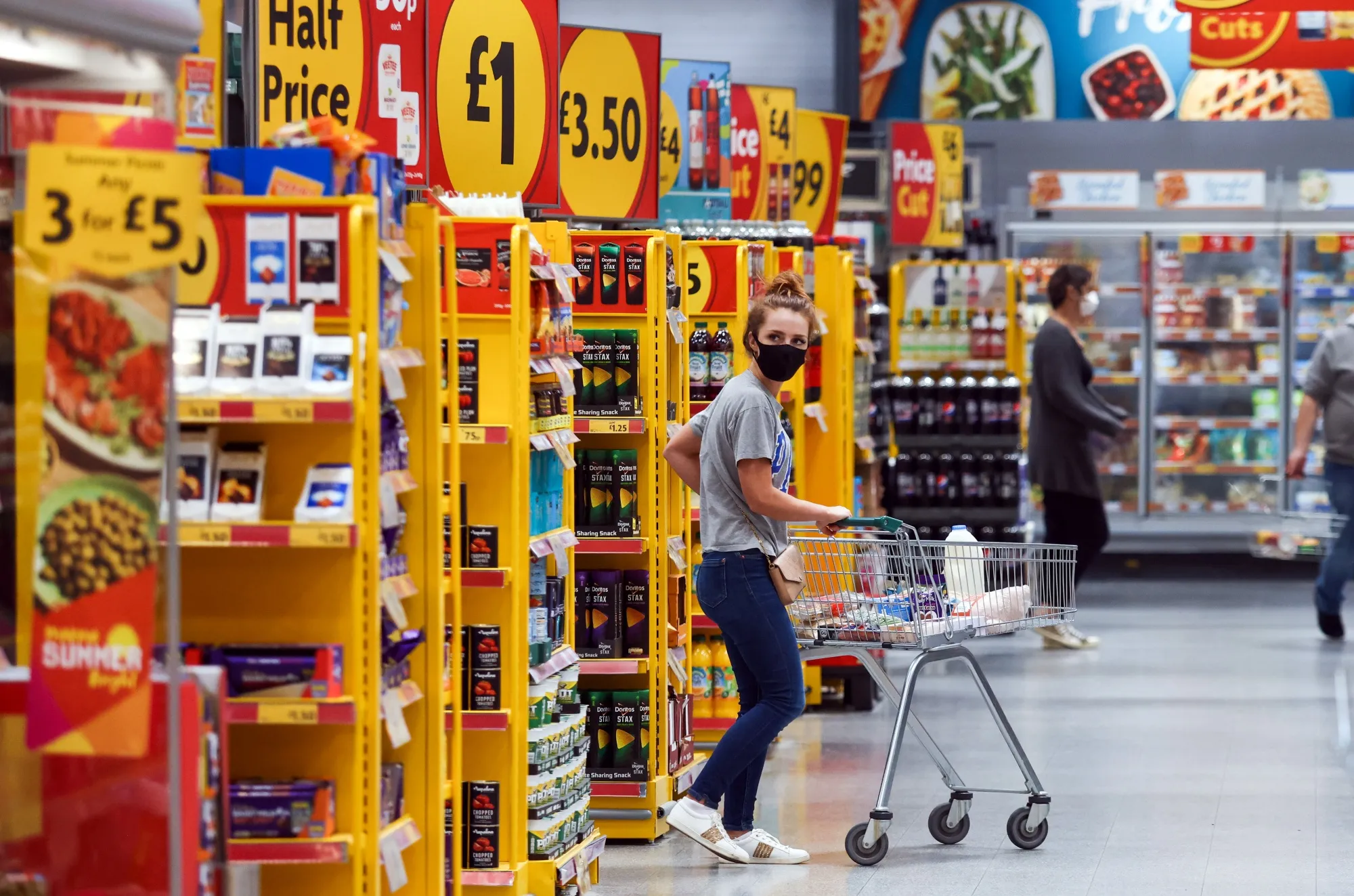 Wm Morrison Supermarkets Plc Takeover Battle Heats Up
