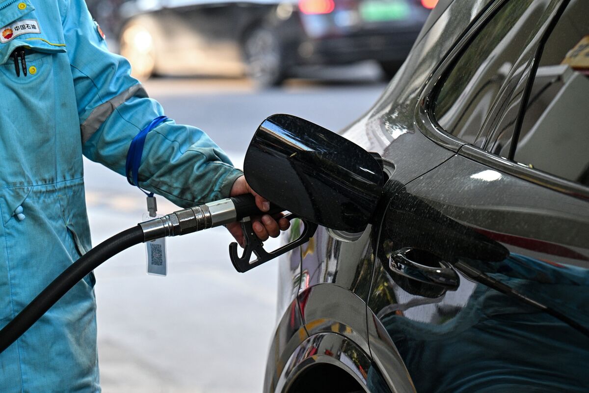 bloomberg.com - Range Rovers Go for Half-Price in China as Gas Car Demand Slumps