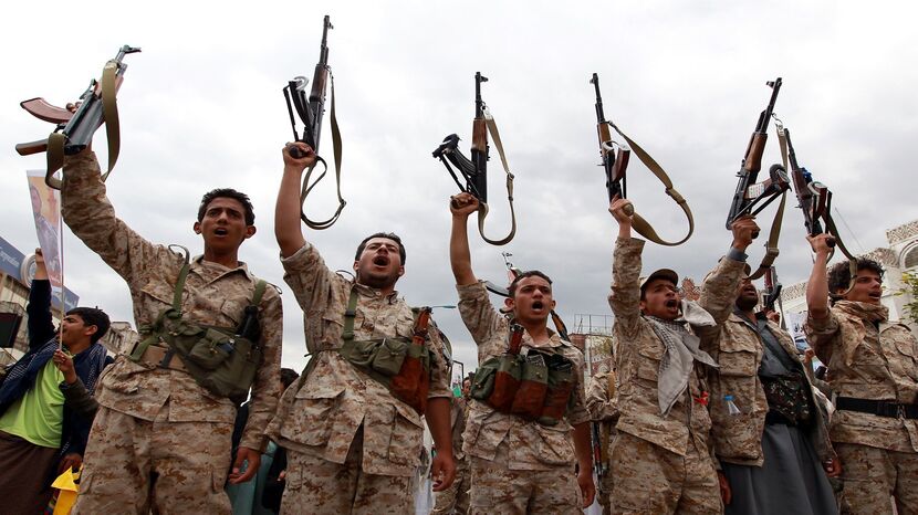 Saudi Arabia, Gulf Allies Bomb Shiite Houthi Targets in Yemen - Bloomberg