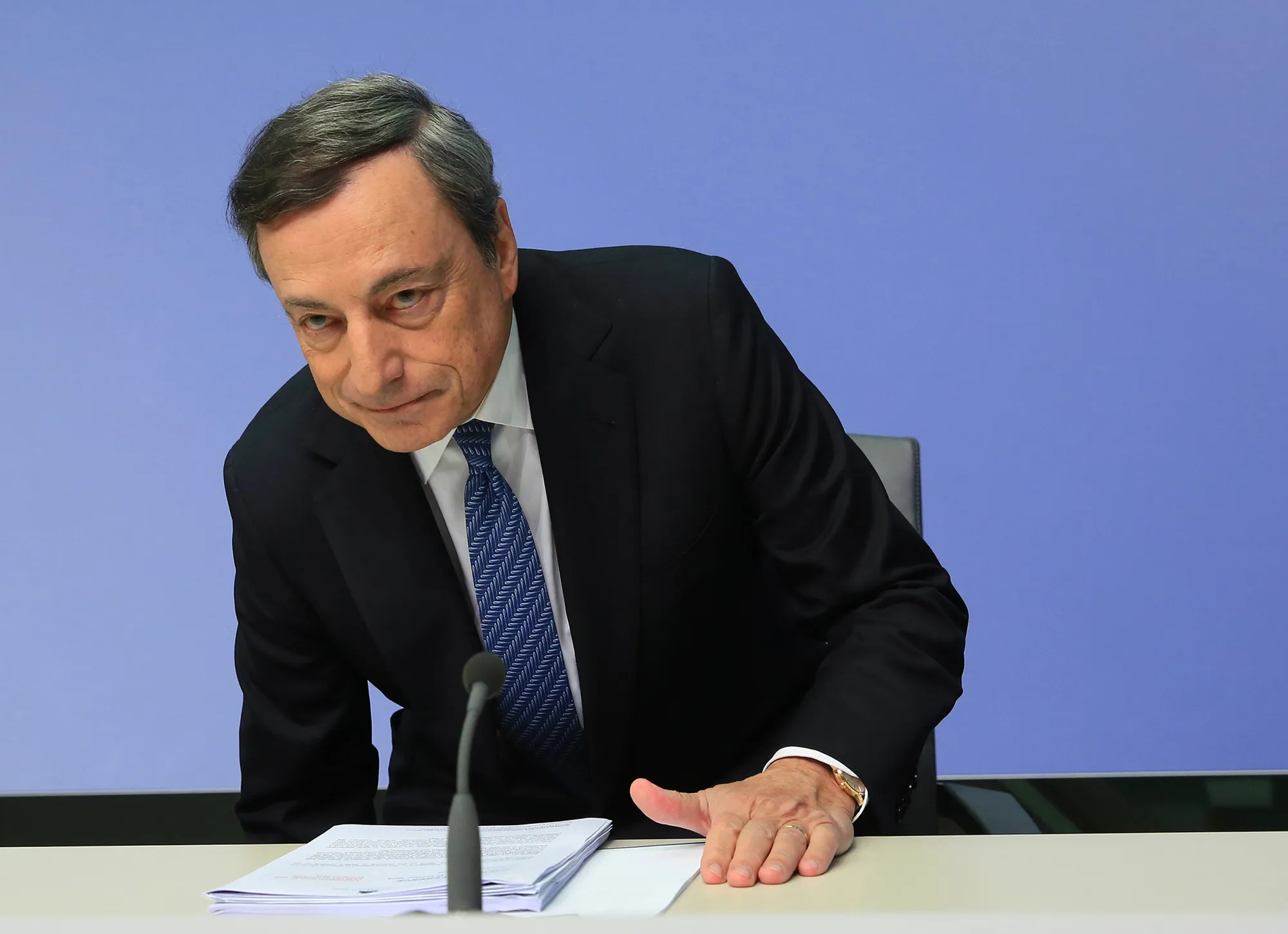 Mario Draghi, president of the European Central Bank (ECB), takes his seat ahead of a news conference to announce the bank's interest rate decision at the ECB headquarters in Frankfurt, Germany, on Thursday, Oct. 20, 2016. The ECB kept its quantitative-easing program and interest rates unchanged as suspense builds up over a possible extension of bond-buying later this year.
