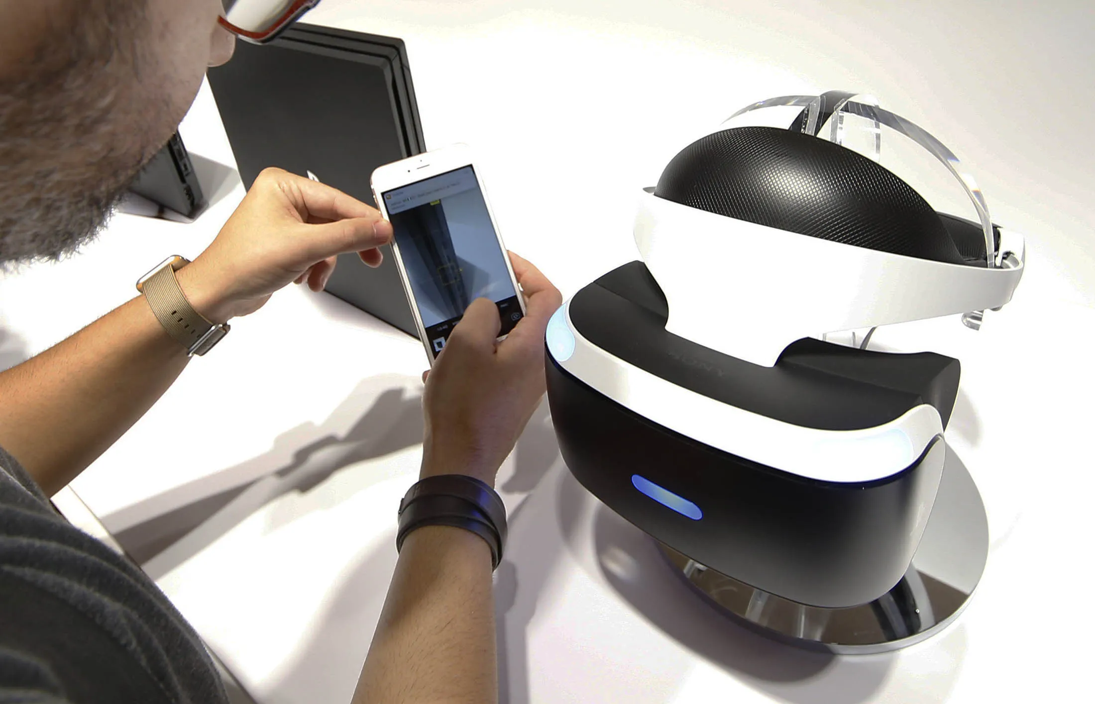 Virtual Reality Takes Center Stage at Tokyo Game Show - Bloomberg