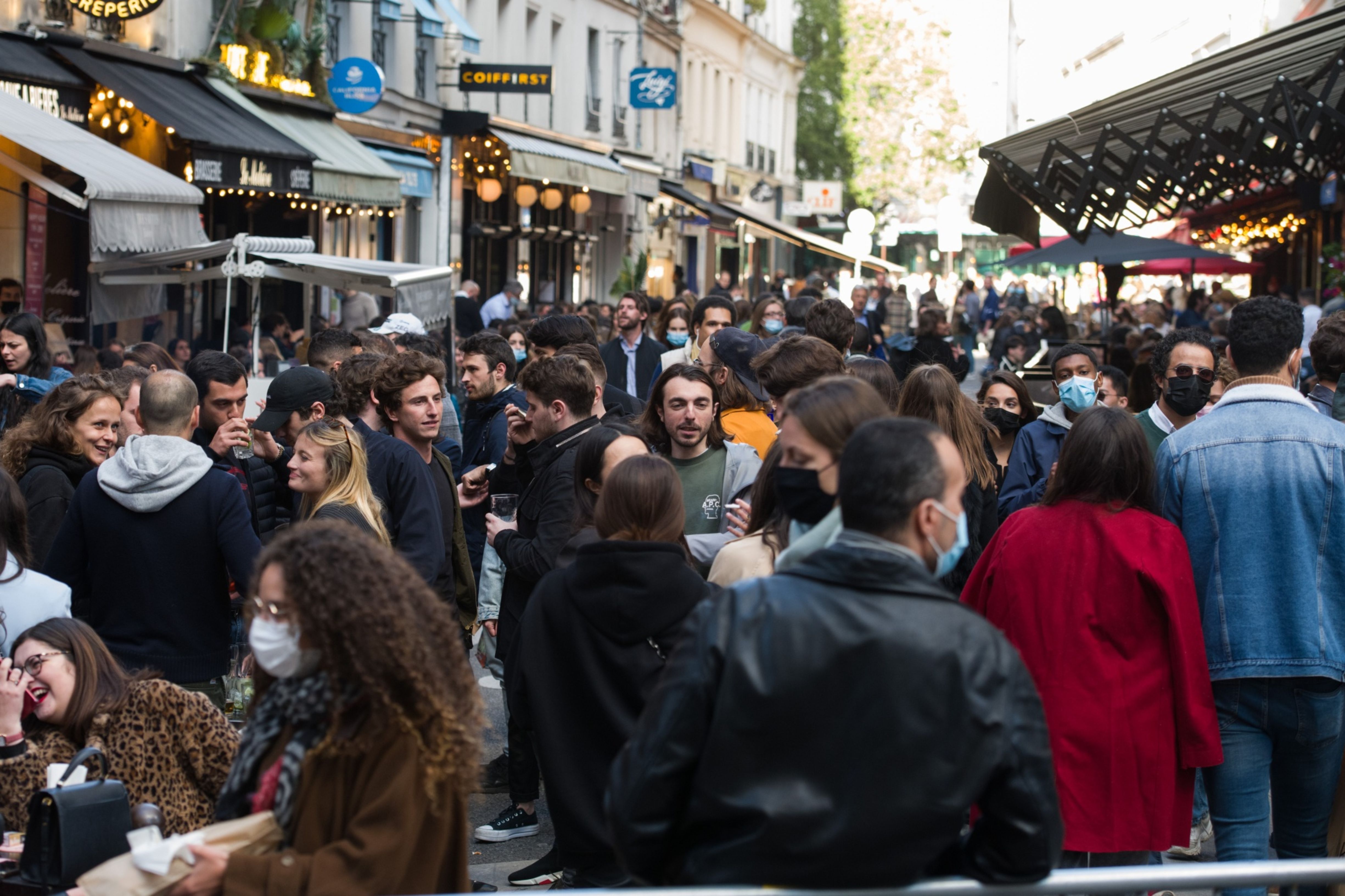 Luxury stores reopen in Paris to huge losses - Wanted in Europe