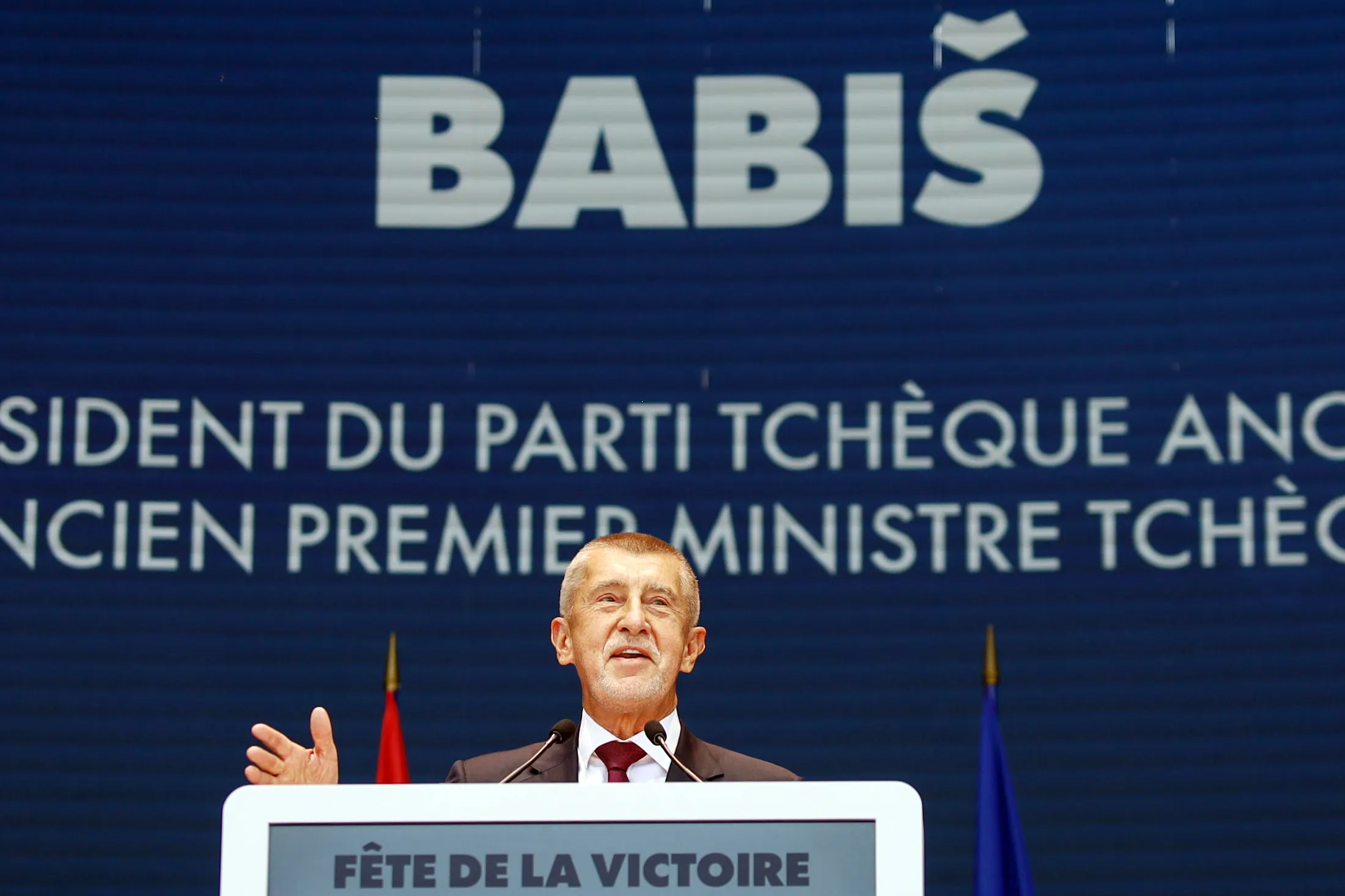 Czech Election Favorite Vows Tax Cuts and No to Euro If in Power - Bloomberg