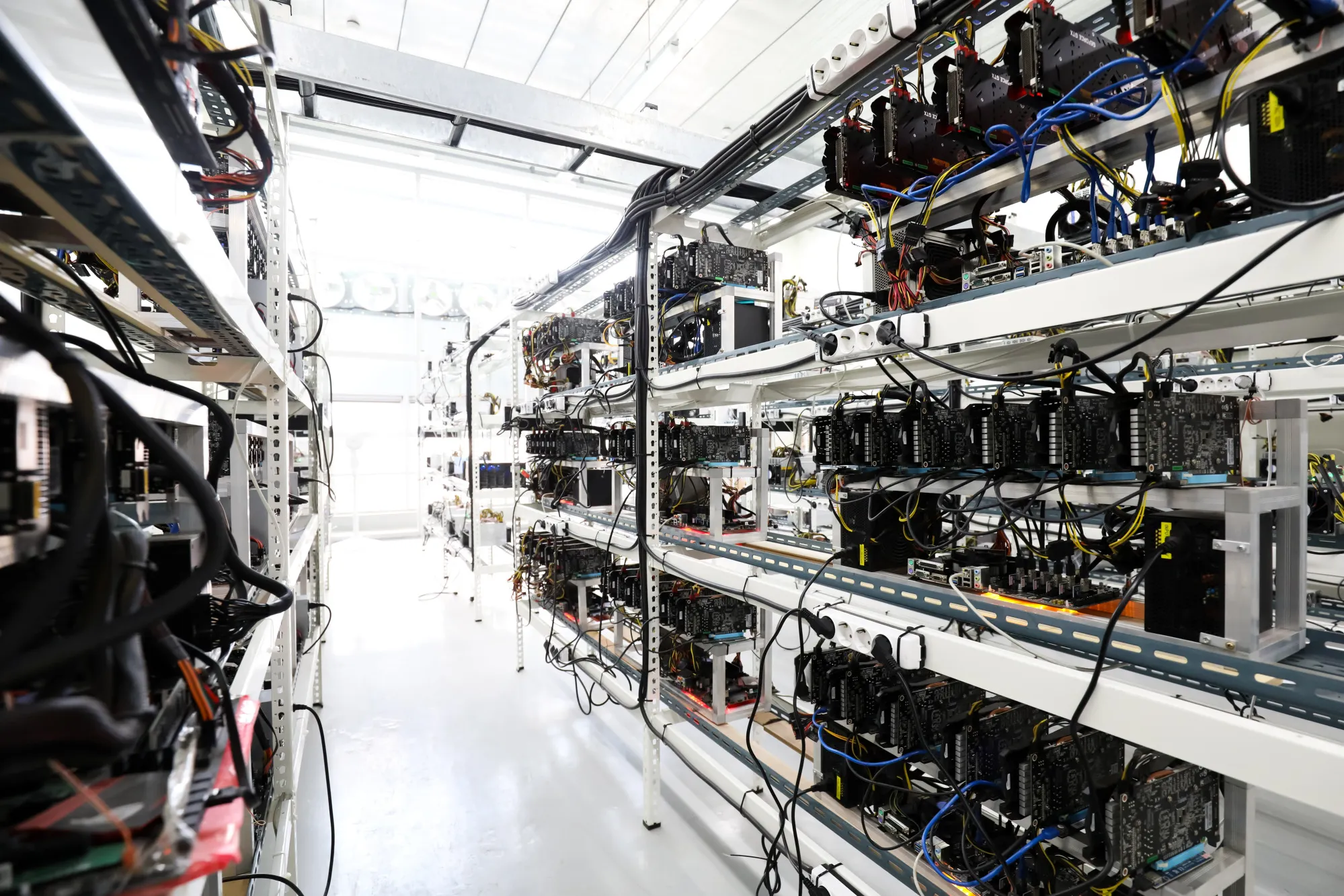 ビットコイン採掘の電力需要観測、行き過ぎの可能性 - Bloomberg