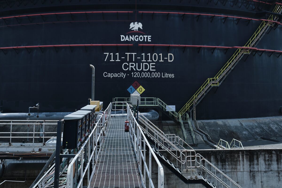 Aliko Dangote Shuns Wall Street Playbook for Refinery IPO