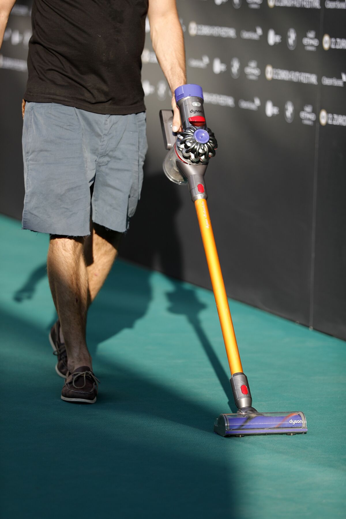 Dyson's Cordless Vacuums Drive Past $3 Bloomberg