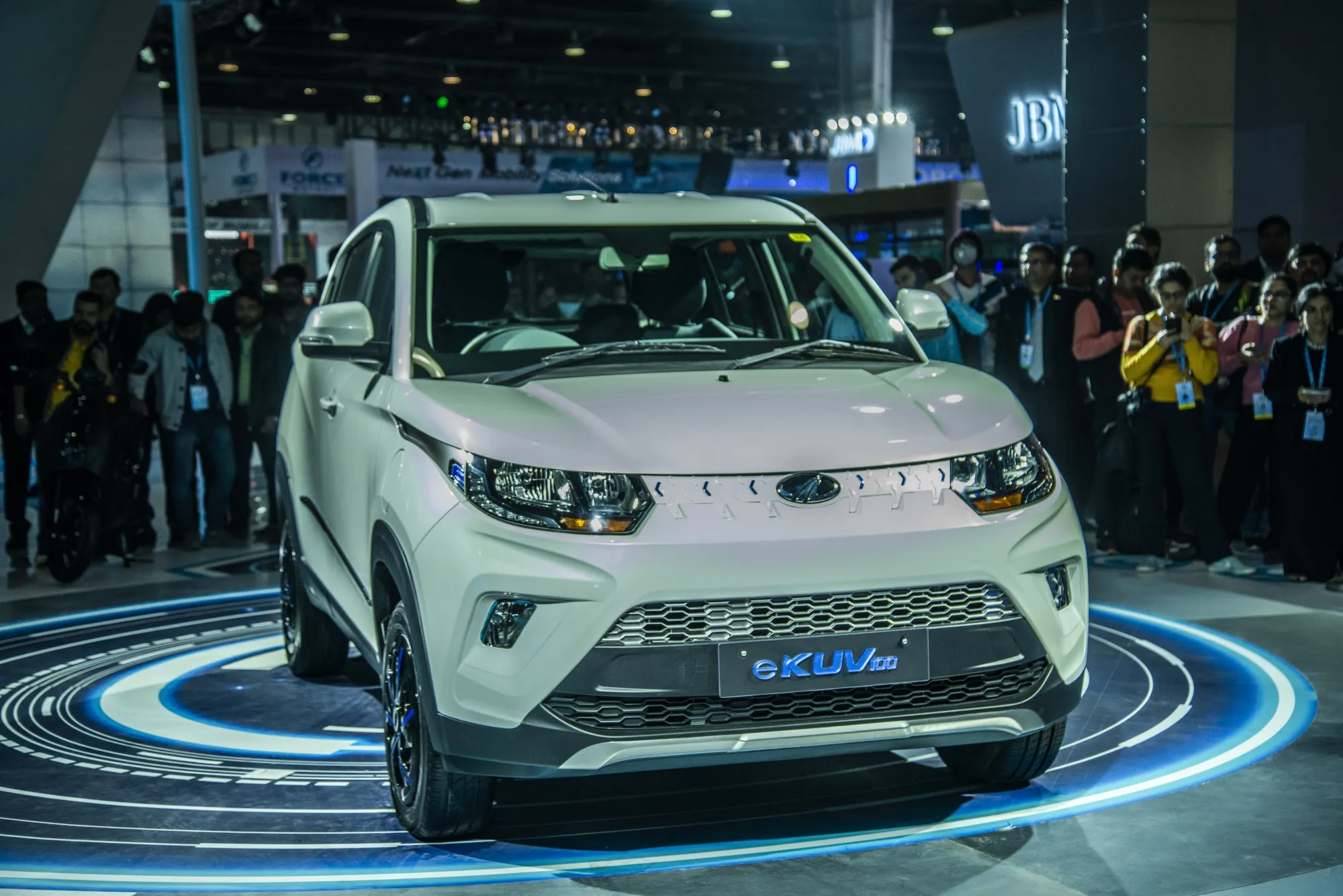 Mahindra e-KUV100.