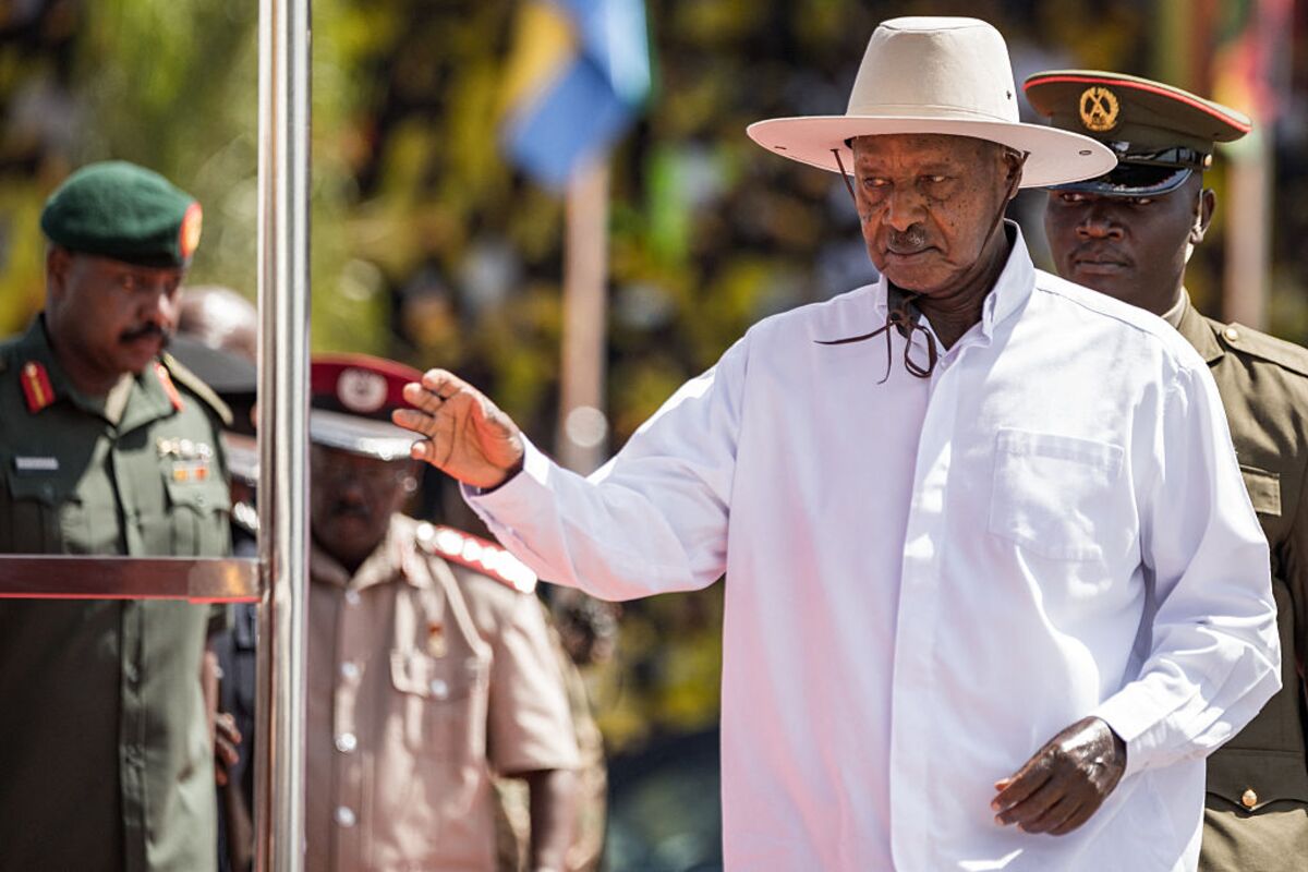 Ugandan military chief orders shutdown of independent media outlets