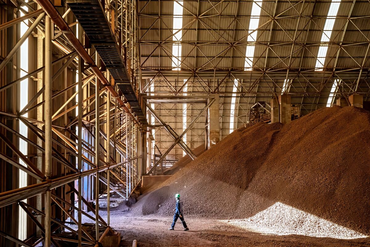 🟪"Il minerale di ferro in calo: la domanda rallenta e le acciaierie cinesi riducono la produzione"