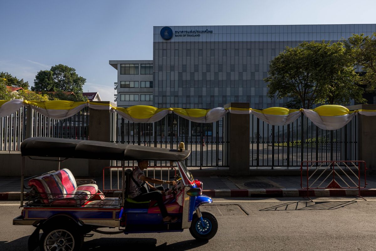 Thai Central Bank Worried Over Disconnect as Global Markets Soar