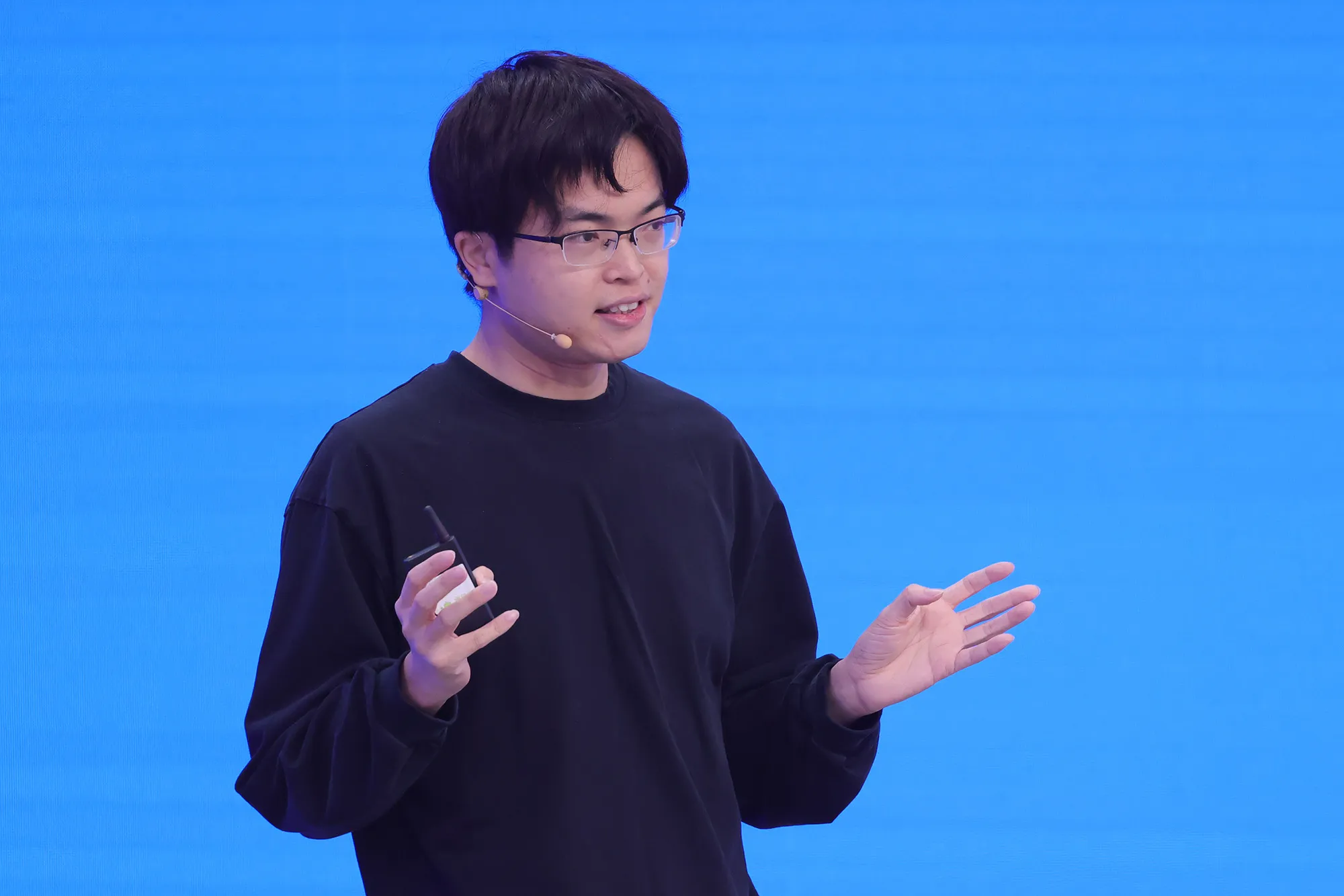 china-ai-sensation-moonshot-s-gamble-on-big-models-pays-off-bloomberg
