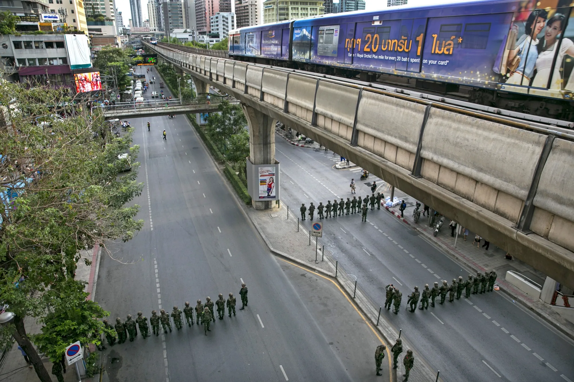Thai soldiers take over the streets surrounding the Victory Monument in Bangkok on May 30, 2014.