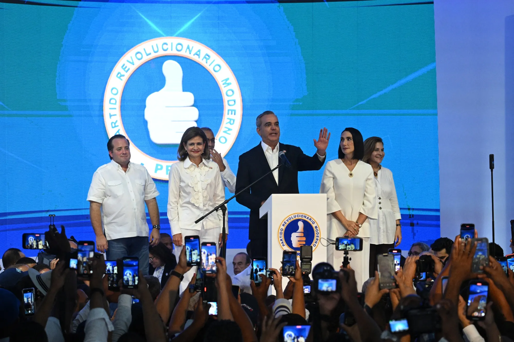 Luis Abinader habla tras su triunfo electoral.