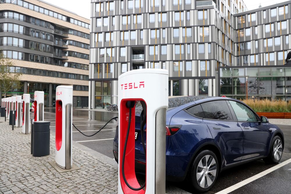 Investors push Tesla to reveal diversity data after racism lawsuit