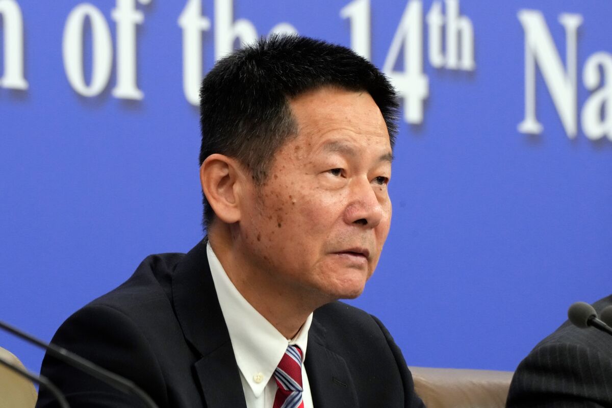 China Tightens Grip on Brokerage Bonuses as Recovery Ignites Pay