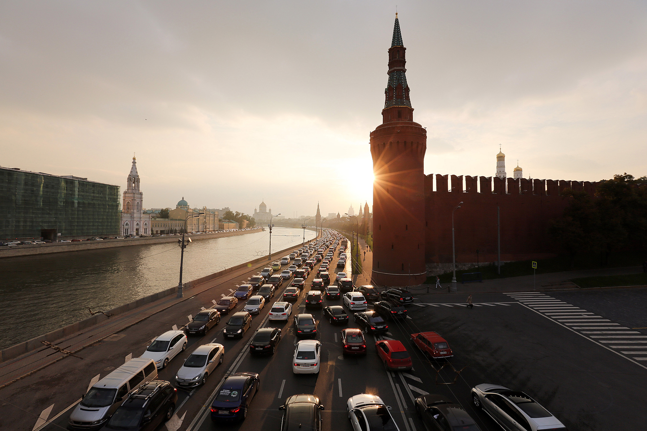 Road traffic forms congestion on a highway beside the Moskva river and Kremlin in Moscow, Russia.
