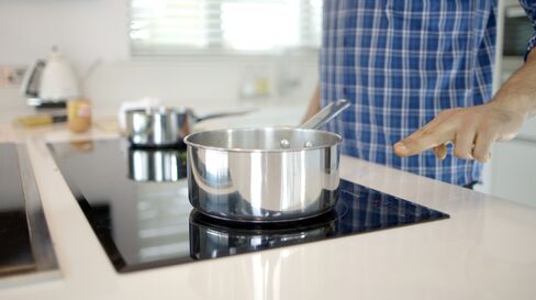Demonstrating a virtual control knob on an induction cooktop.
