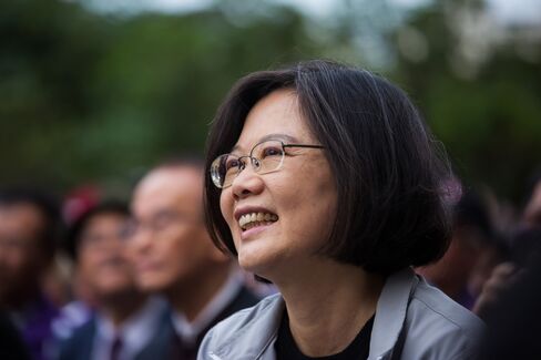 Supporters Return Taiwan Democratic Progressive Party's 'Piggy Bank' Campaign Funds